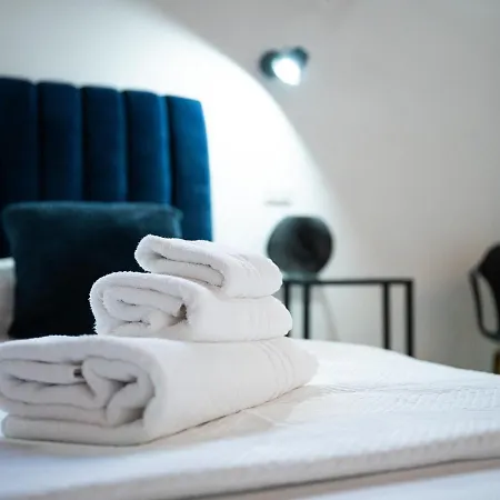 Ex Magazzini 4* קליארי