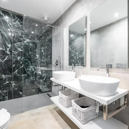 Ex Magazzini 4* קליארי