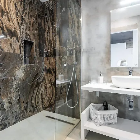 Ex Magazzini بيت ضيافة كالياري